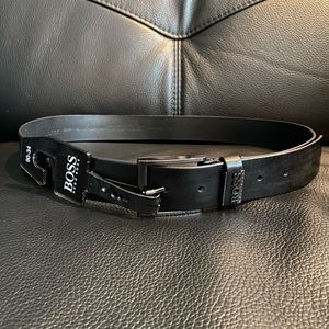 BRAND NEW leather Hugo Boss size 34 belt